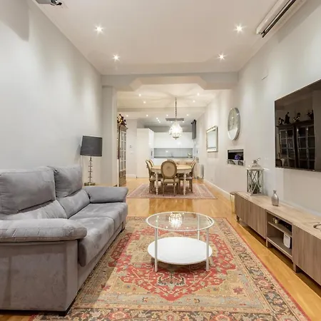 Amplio Y Elegante En Casco Viejo Con Parking Apartamento *