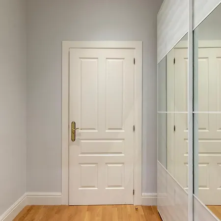 Amplio Y Elegante En Casco Viejo Con Parking *