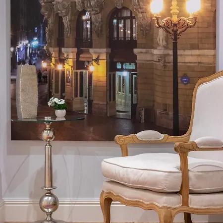 Apartamento Amplio Y Elegante En Casco Viejo Con Parking
