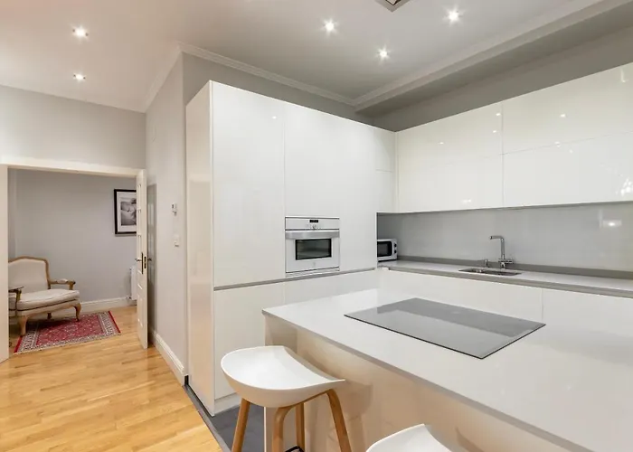 Amplio Y Elegante En Casco Viejo Con Parking