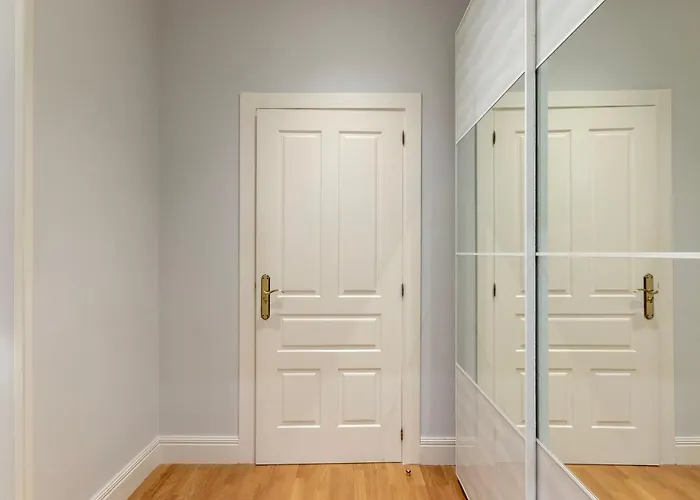 Amplio Y Elegante En Casco Viejo Con Parking *