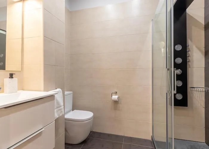 Amplio Y Elegante En Casco Viejo Con Parking *