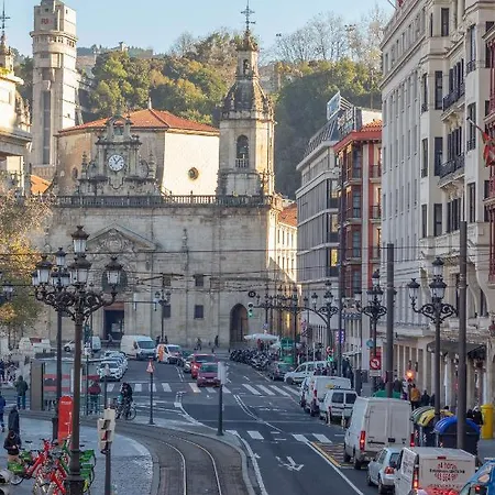 Amplio Y Elegante En Casco Viejo Con Parking Bilbao