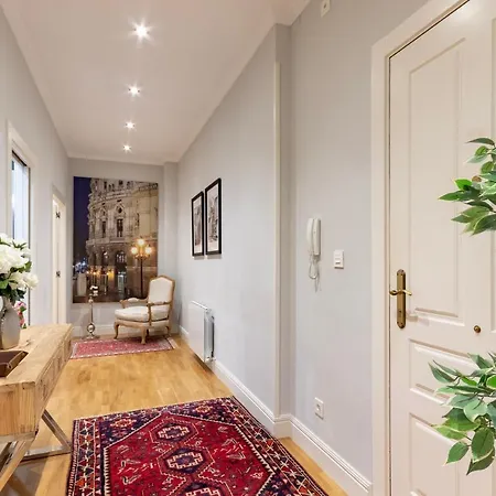 Amplio Y Elegante En Casco Viejo Con Parking * Bilbao