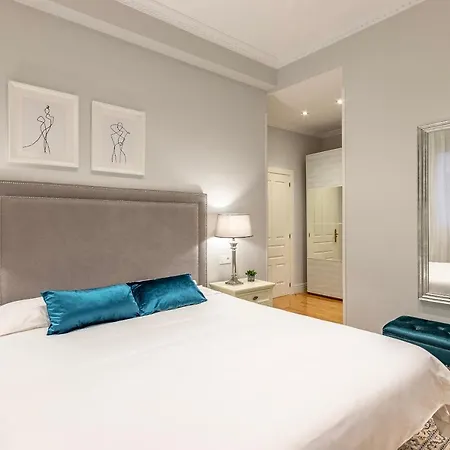 Amplio Y Elegante En Casco Viejo Con Parking *