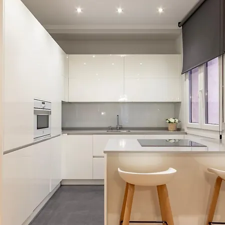 Amplio Y Elegante En Casco Viejo Con Parking