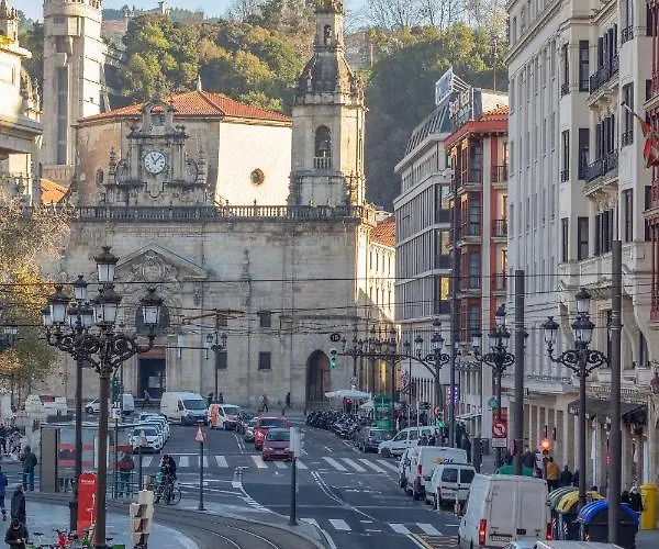 Amplio Y Elegante En Casco Viejo Con Parking Bilbao