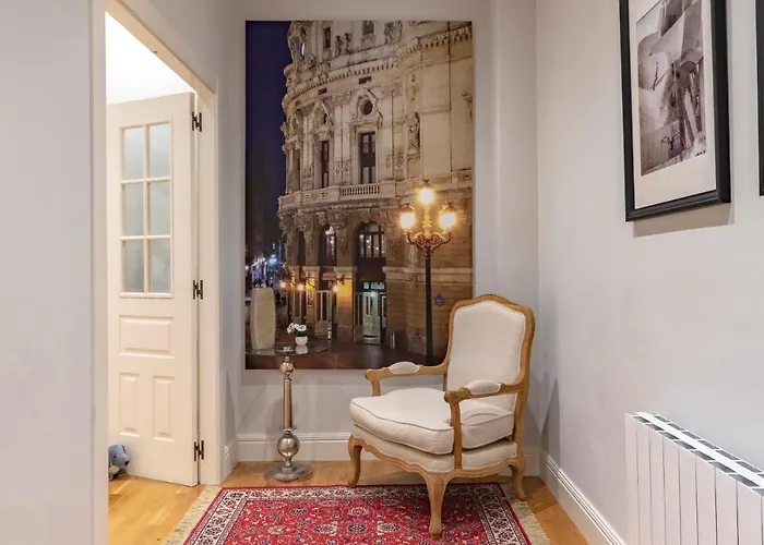 Amplio Y Elegante En Casco Viejo Con Parking *